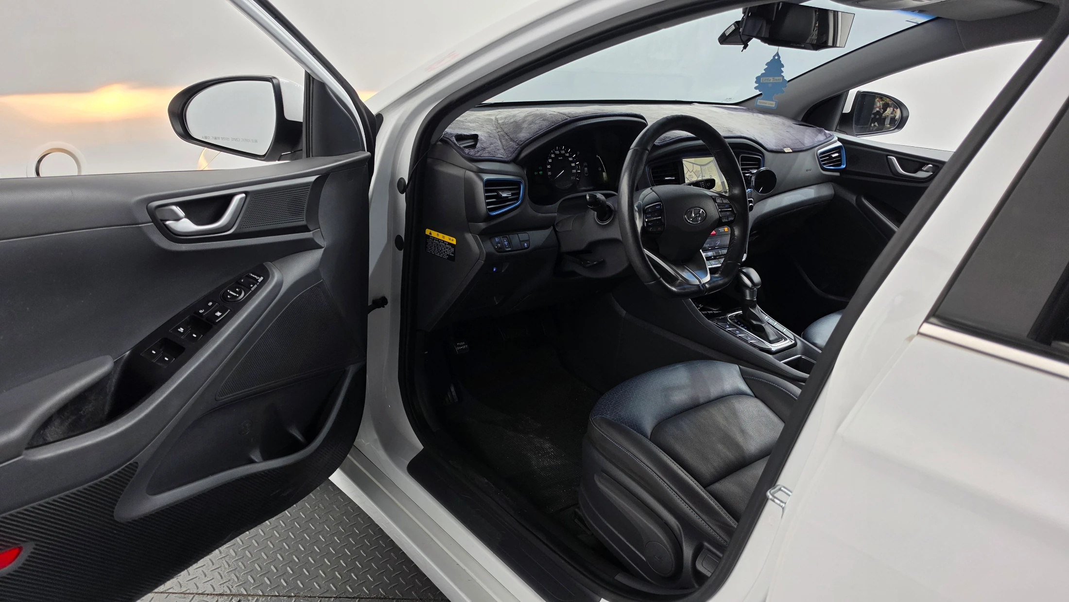 Hyundai Ioniq Ionic Hybrid, 2016 — фото 10