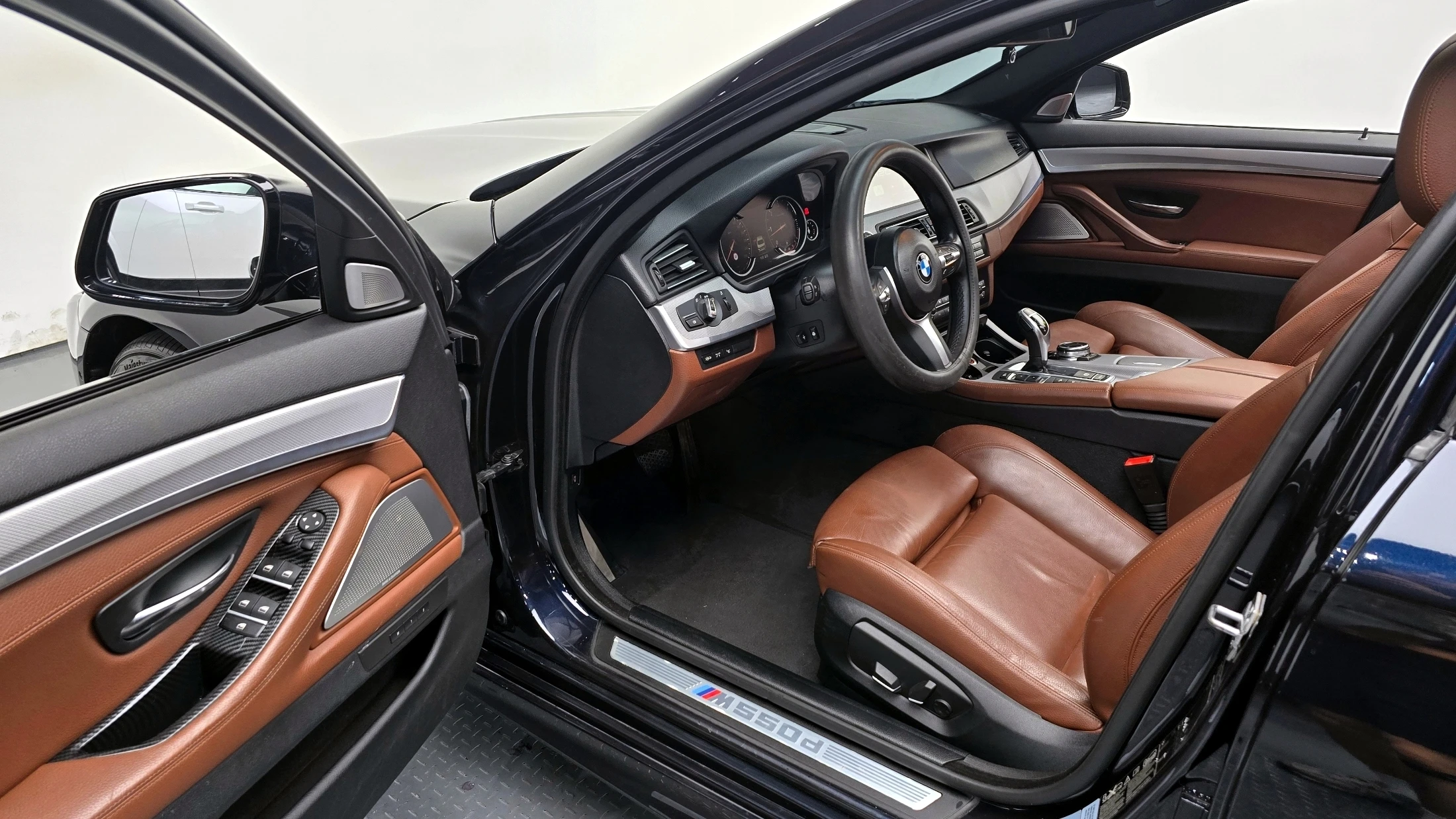 BMW 5-Series F10, 2013 — фото 11