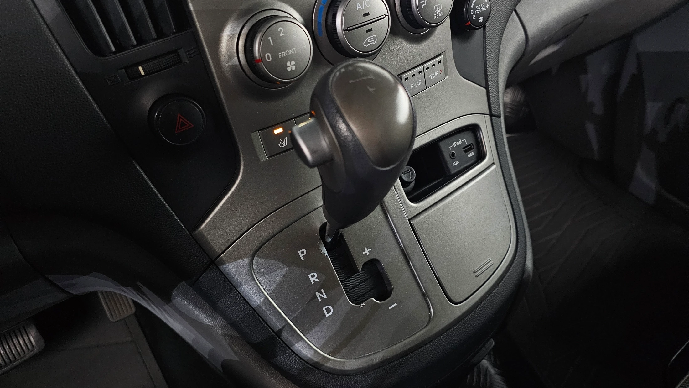 Hyundai Starex Grand Starex, 2012 — фото 9