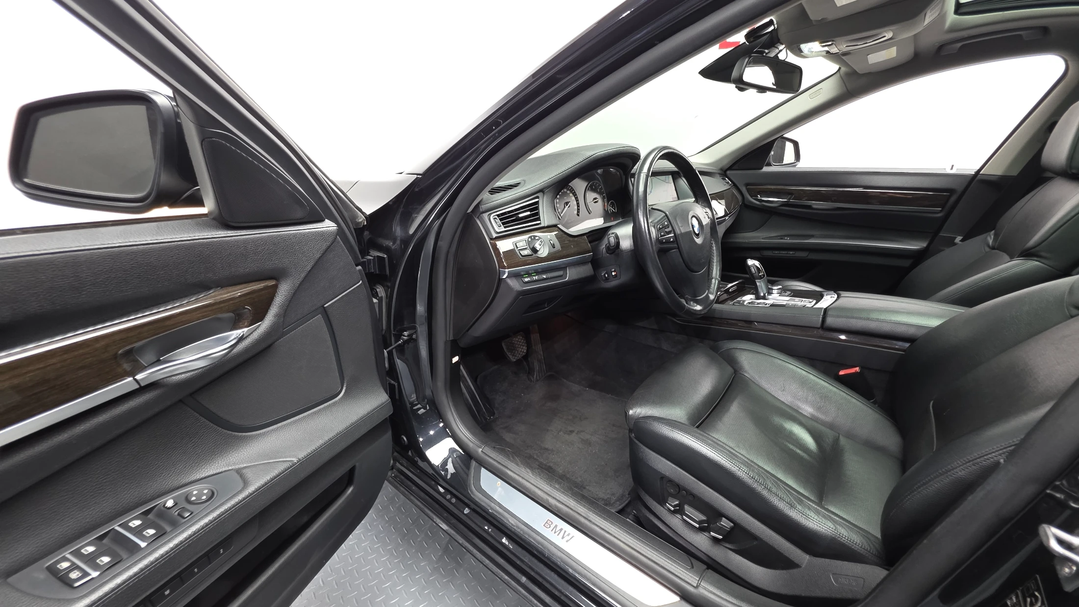 BMW 7-Series F01, 2012 — фото 10