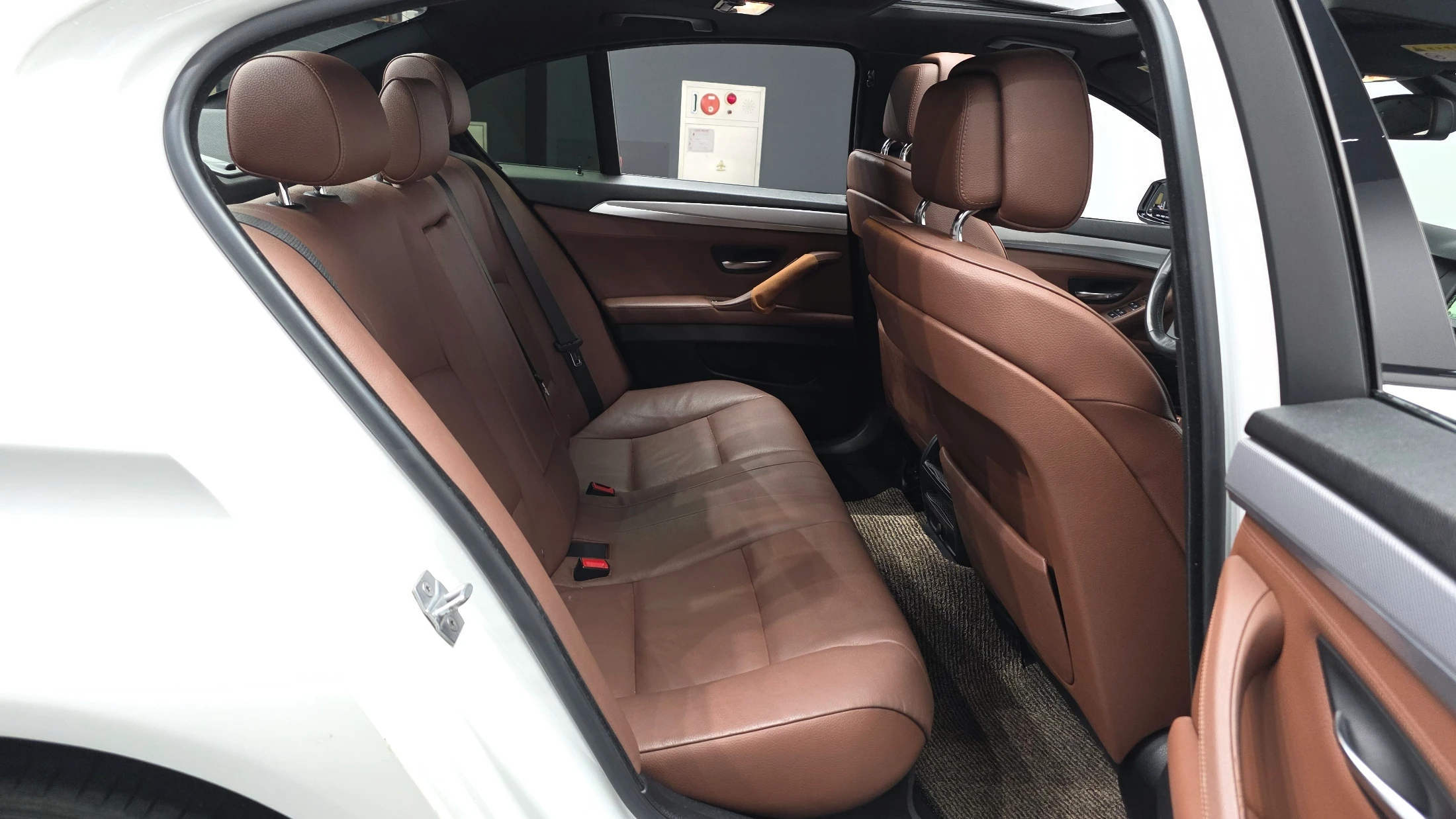 BMW 5-Series F10, 2013 — фото 12