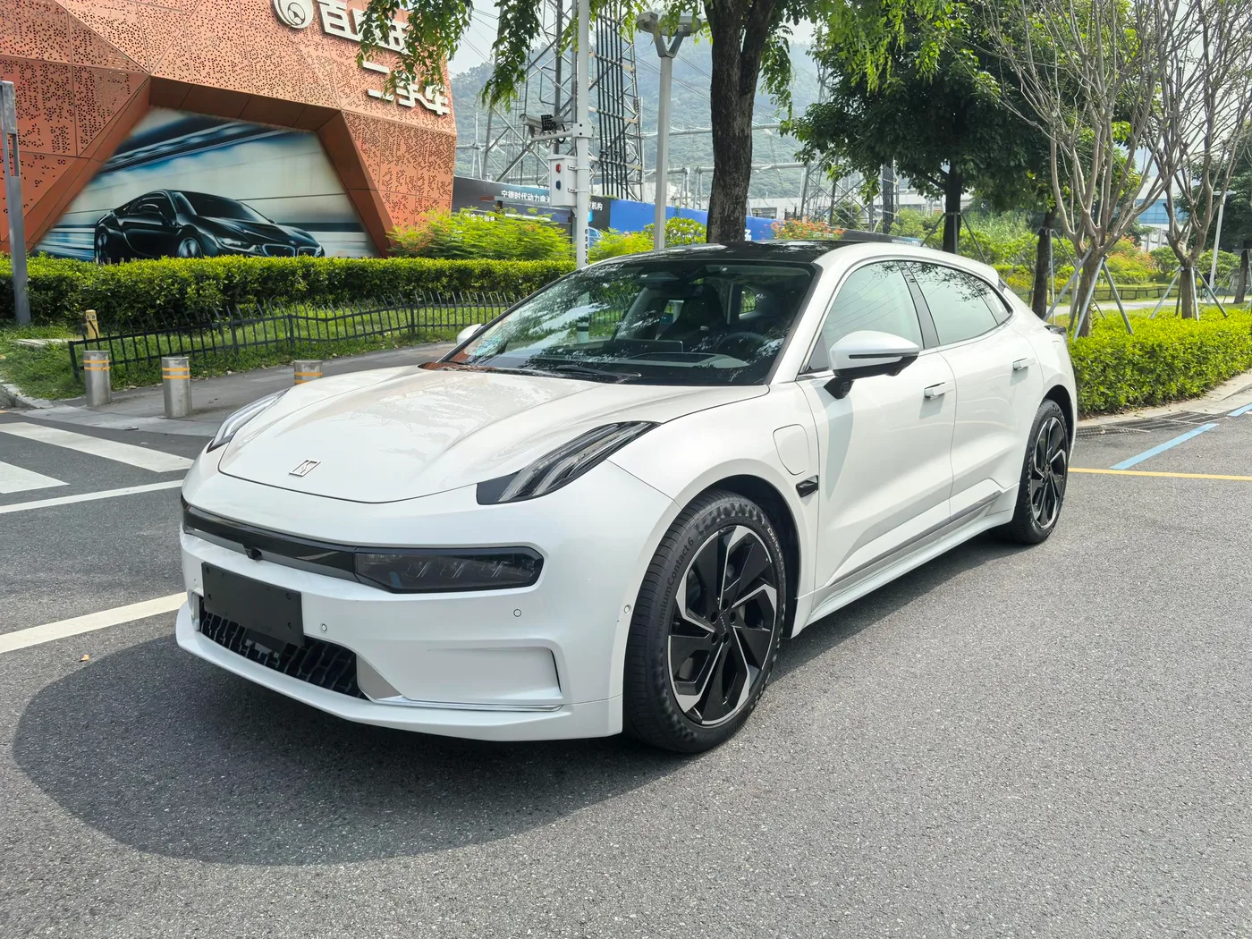 ZEEKR 001