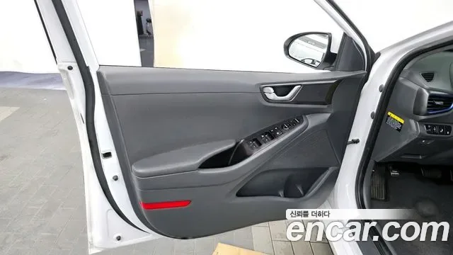 Hyundai Ioniq Ionic Hybrid, 2016 — фото 24