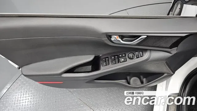 Hyundai Ioniq Ionic Hybrid, 2016 — фото 26