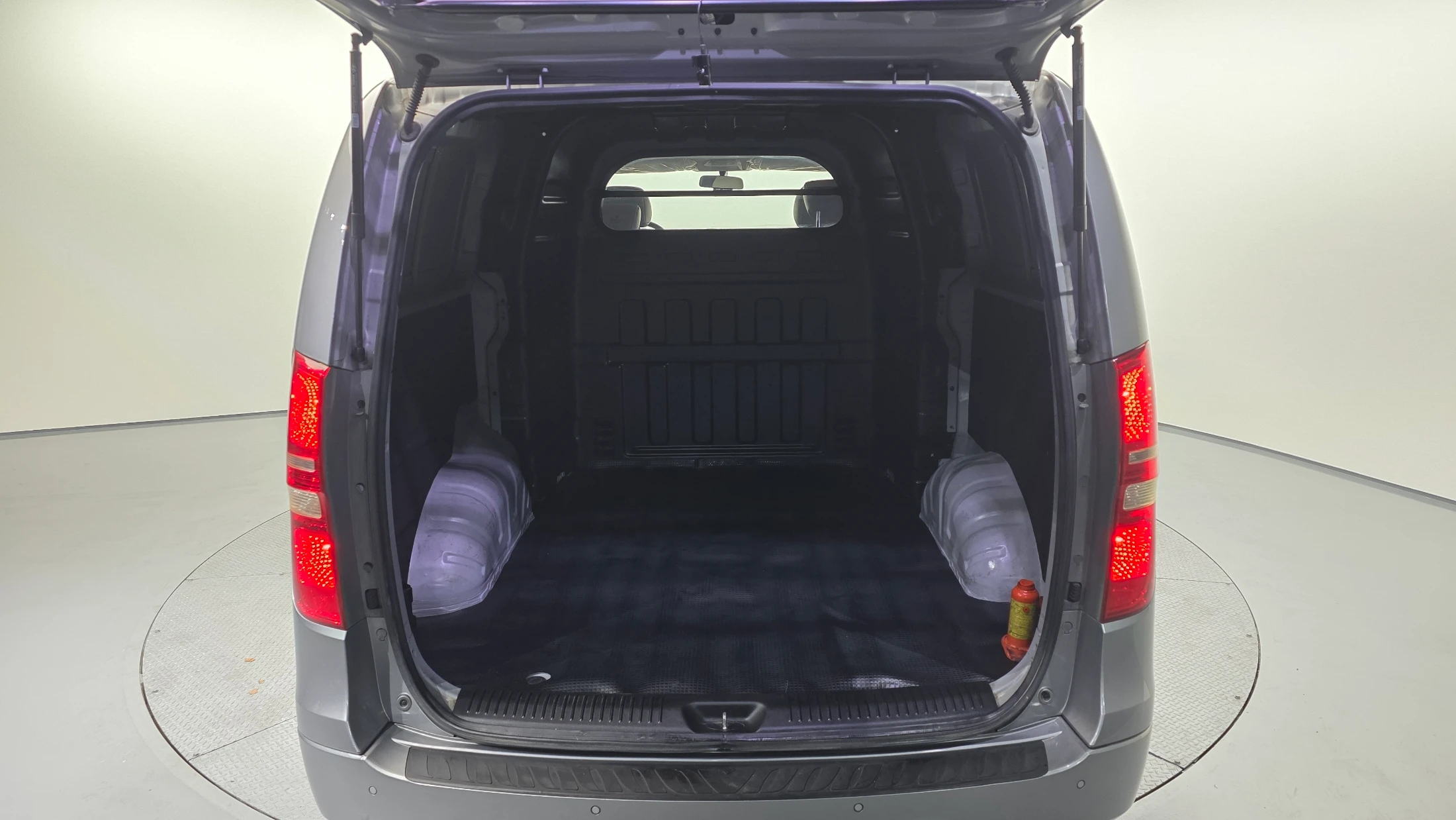 Hyundai Starex Grand Starex, 2012 — фото 20