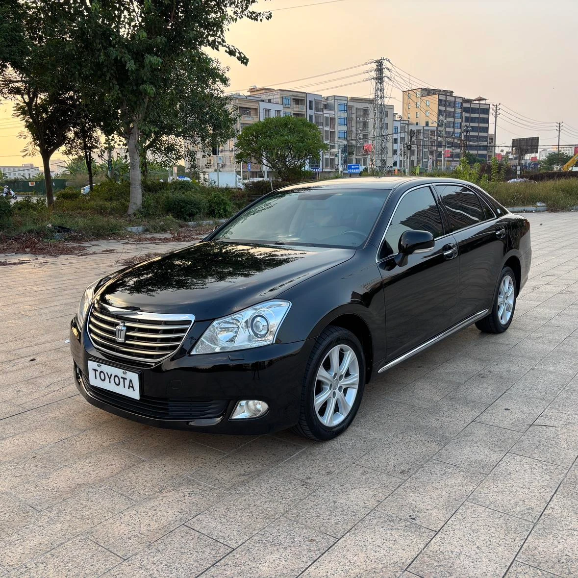 Toyota crown