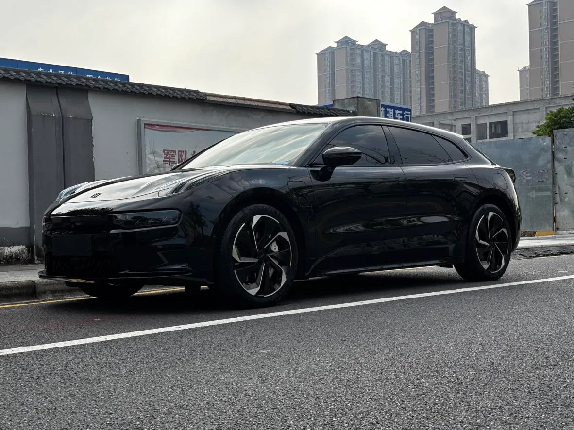 ZEEKR 001