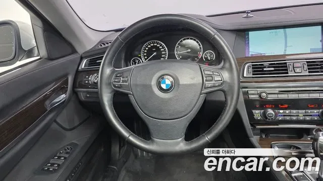 BMW 7-Series F01, 2010 — фото 13