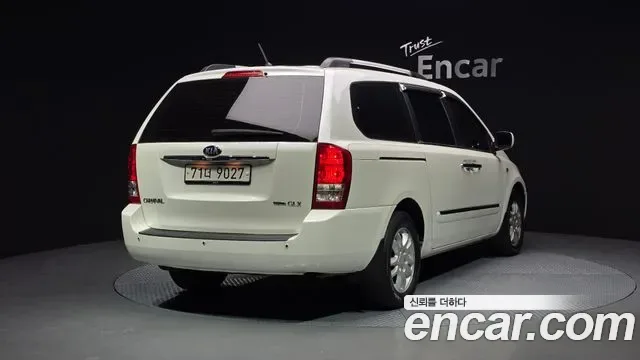 Kia Canival Grand Carnival, 2009 — фото 2