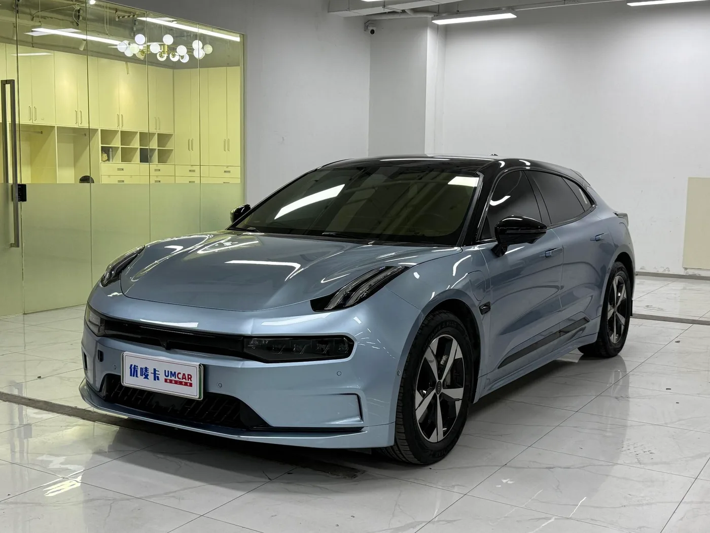 ZEEKR 001