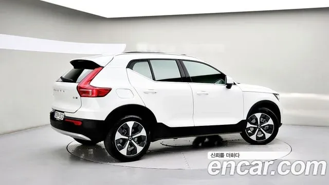 Volvo Xc40, 2025 — фото 4