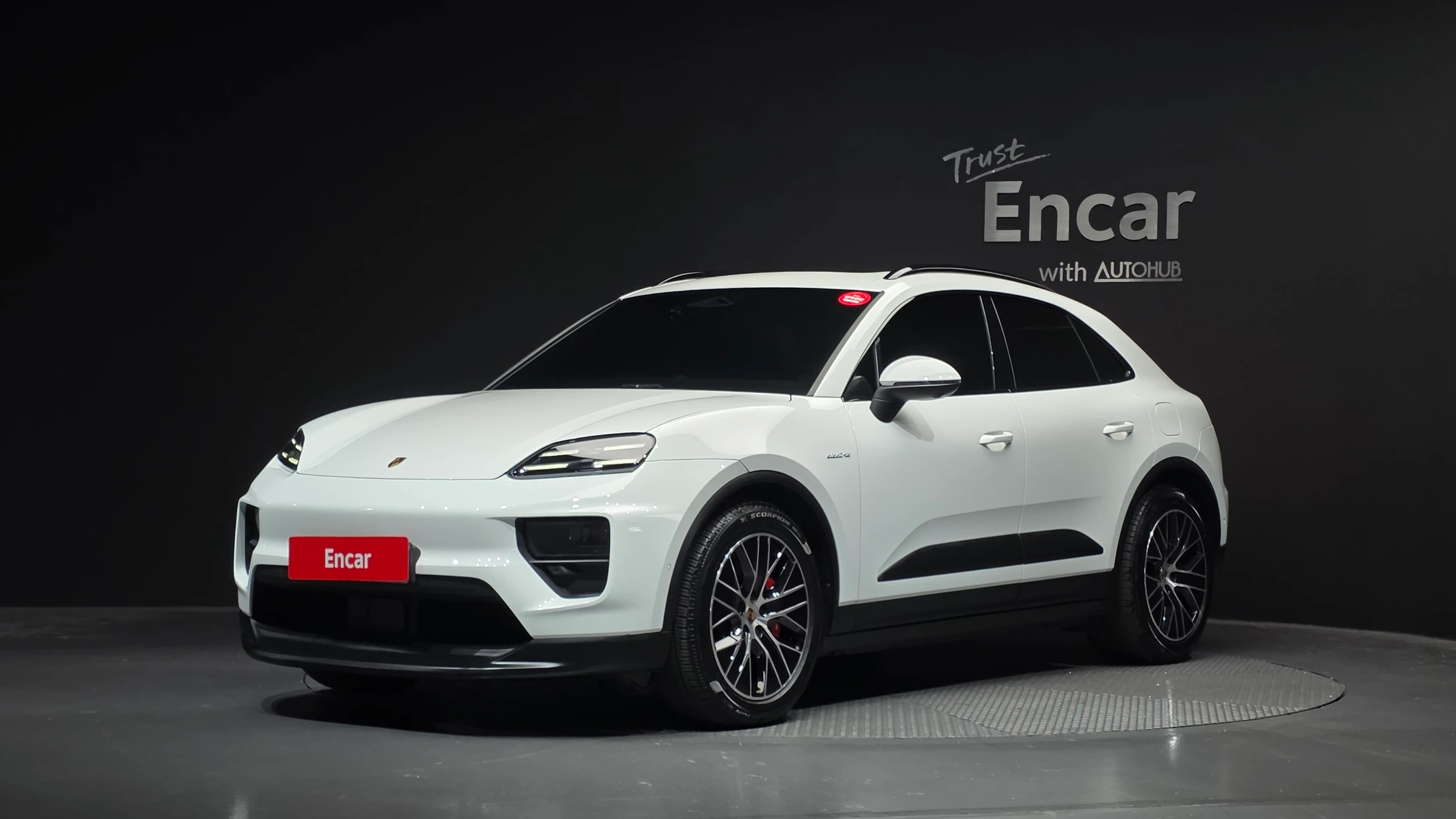 Porsche Macan EV
