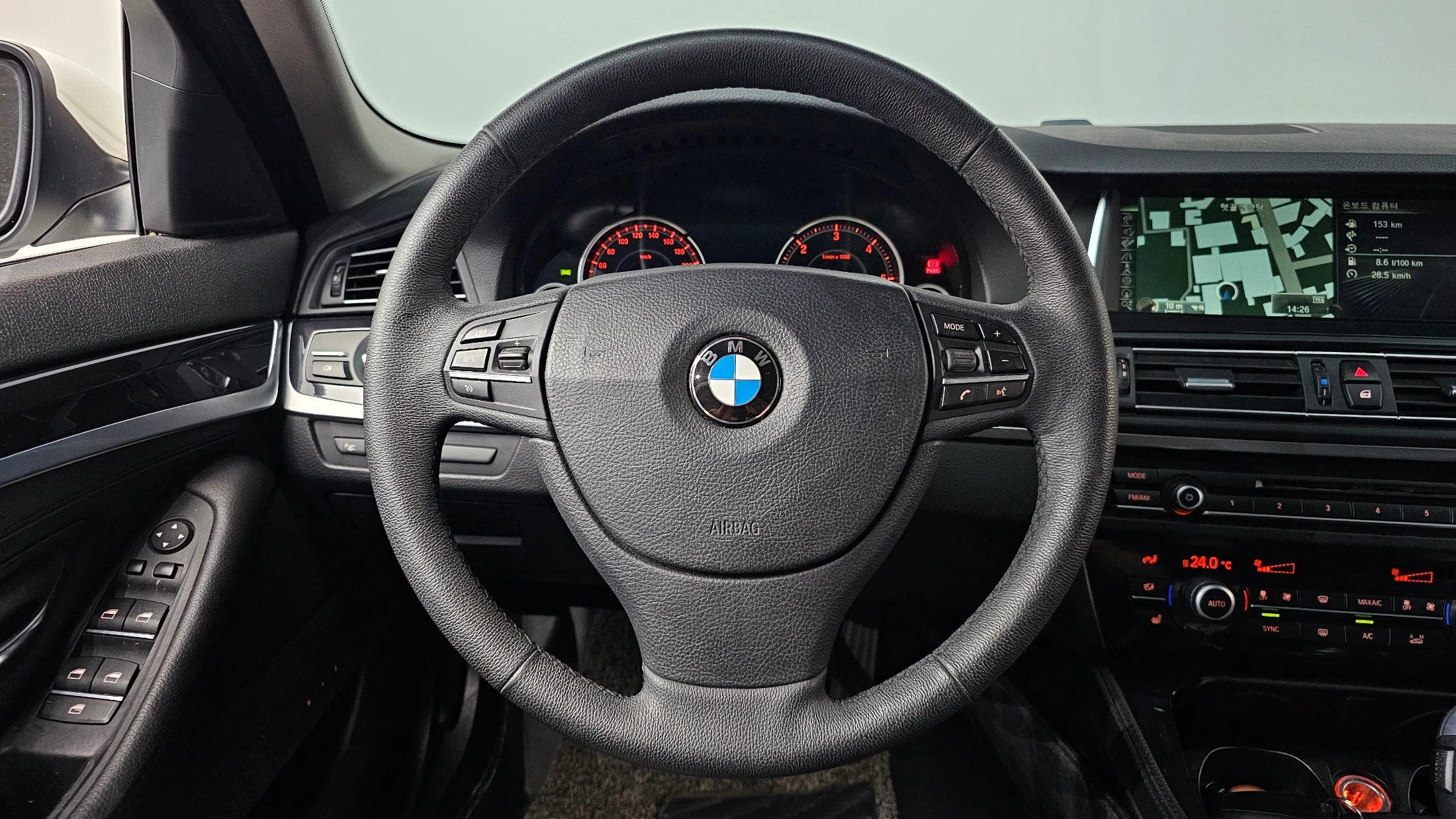 BMW 5-Series F10, 2014 — фото 13