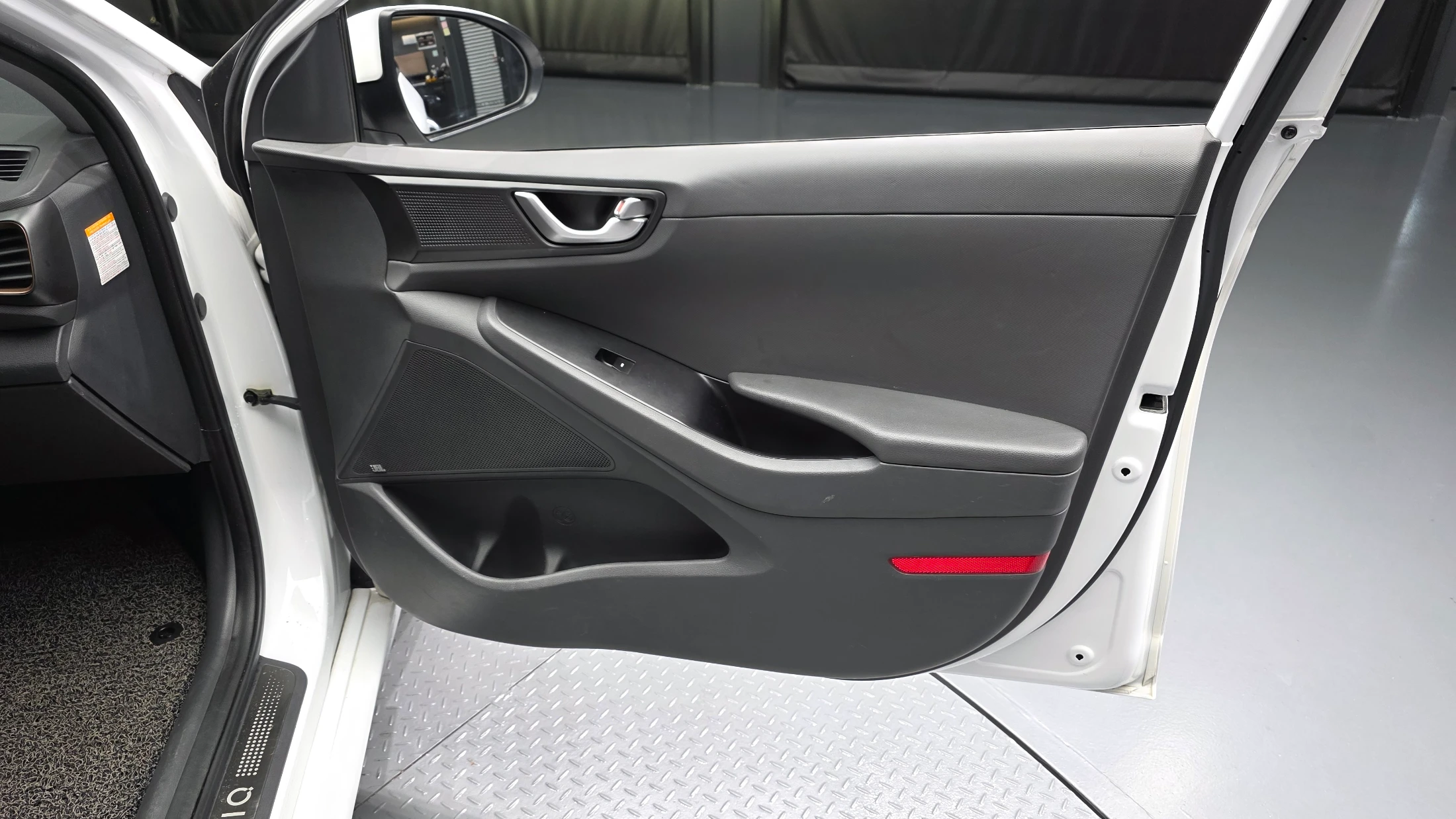 Hyundai Ioniq Ionic Electric, 2017 — фото 24