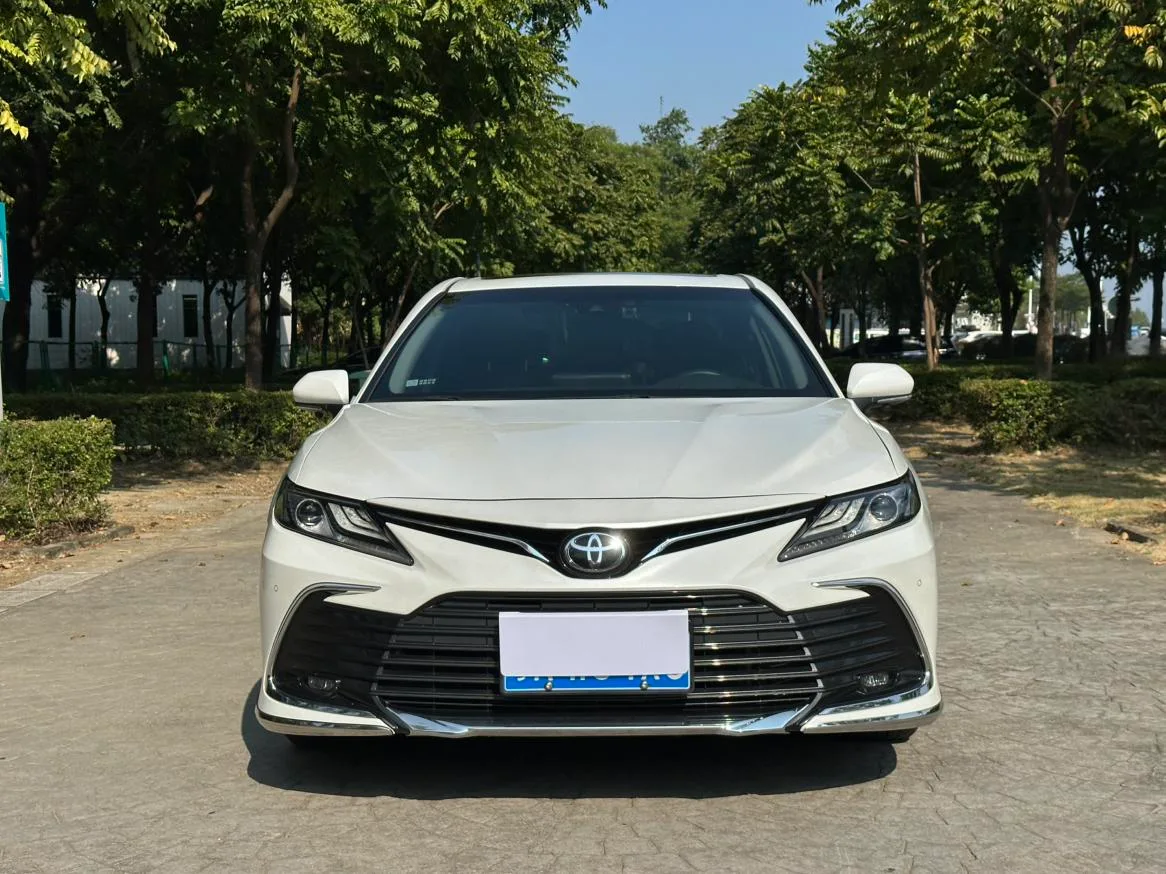 Toyota Camry, 2023 — фото 2