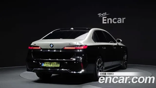 BMW 7-Series G70, 2025 — фото 2