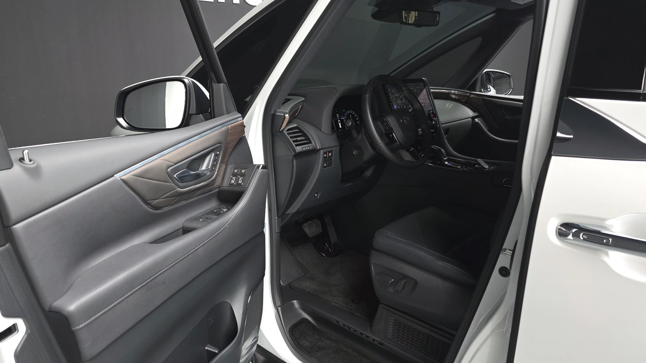 Toyota Alphard Alpad, 2025 — фото 10