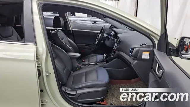 Hyundai Ioniq Ionic Hybrid, 2016 — фото 11