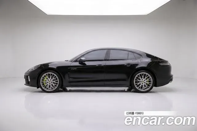 Porsche Panamera 976
