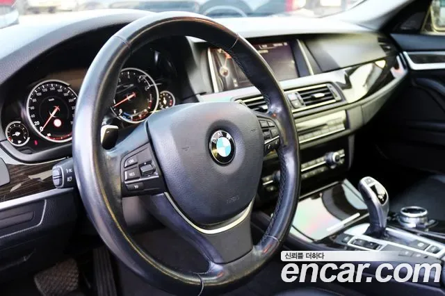 BMW 5-Series F10, 2014 — фото 14