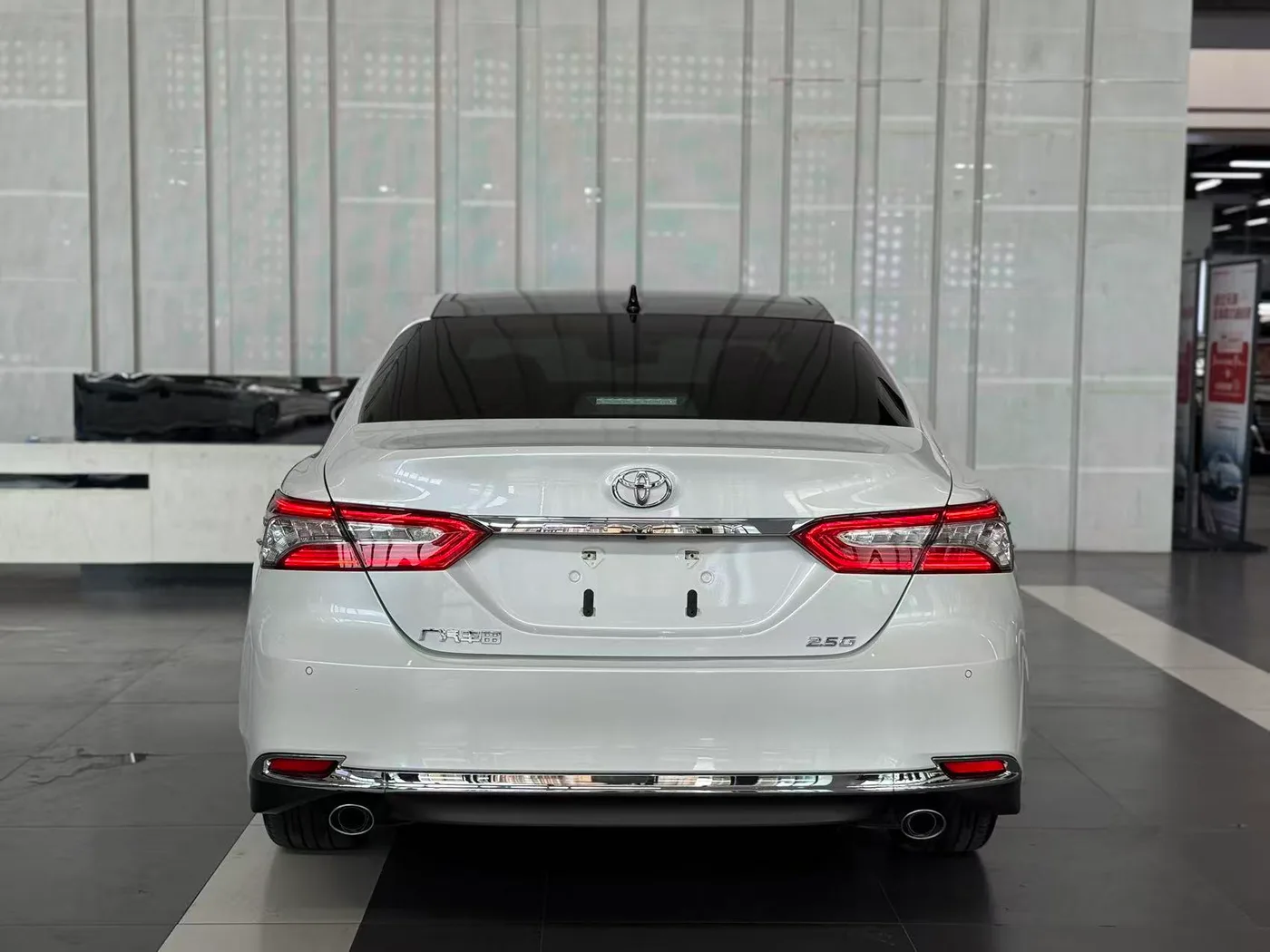 Toyota Camry, 2023 — фото 12