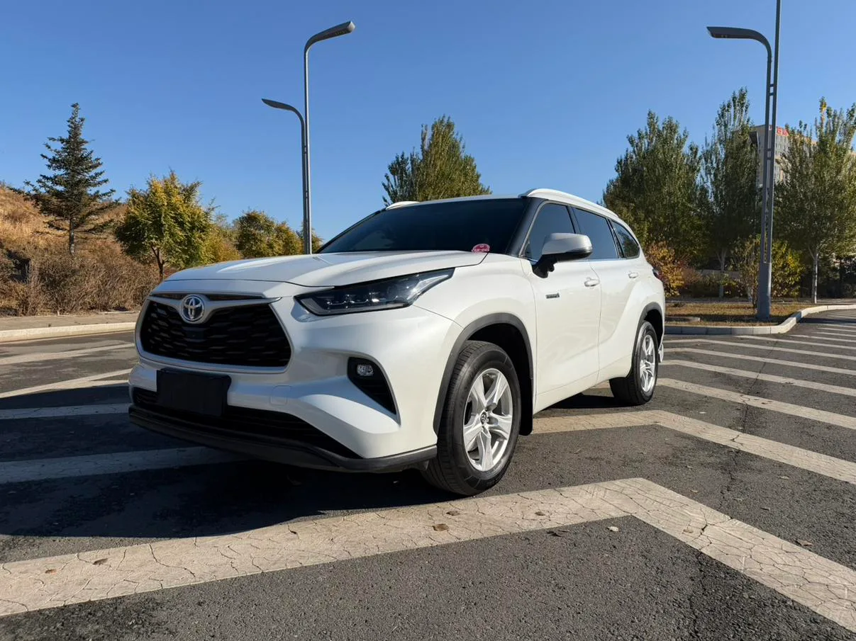 Toyota Highlander, 2023 — внешний вид автомобиля