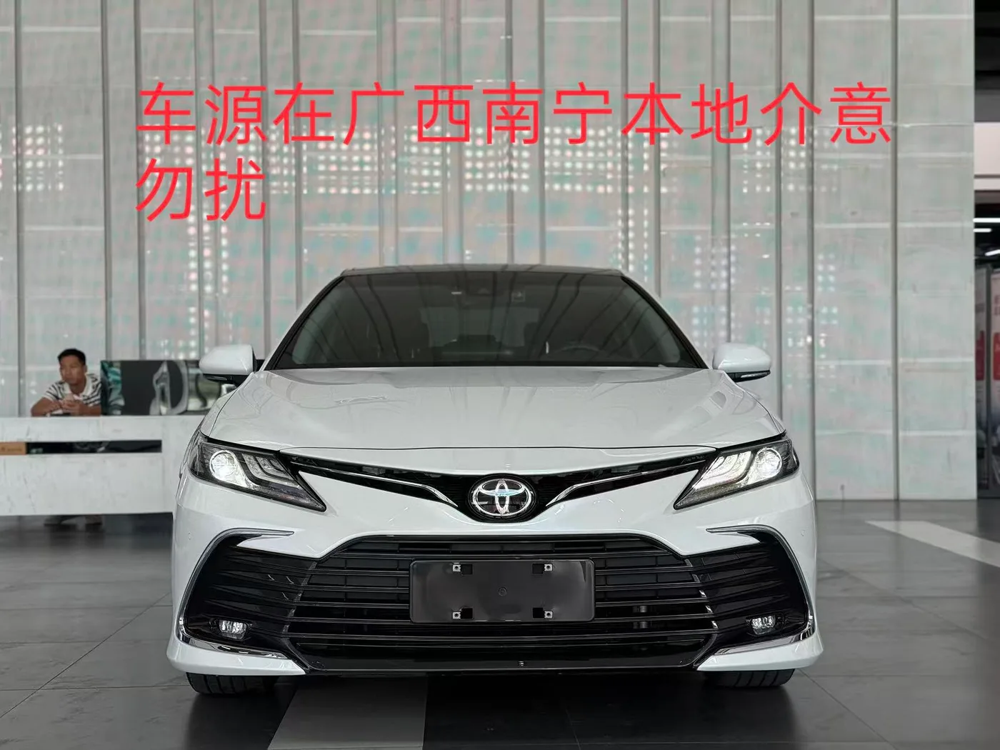 Toyota Camry, 2023 — фото 2