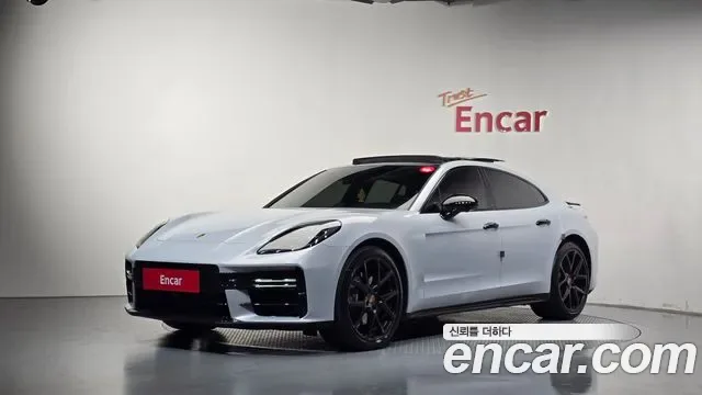 Porsche Panamera 976
