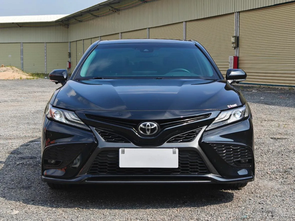 Toyota Camry, 2023 — фото 2