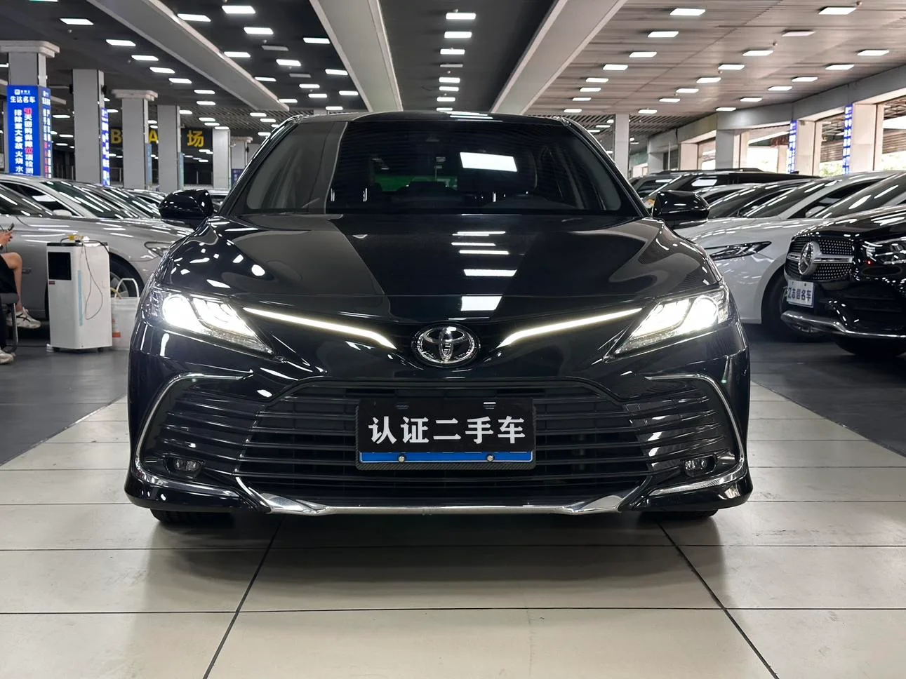 Toyota Camry, 2023 — фото 2