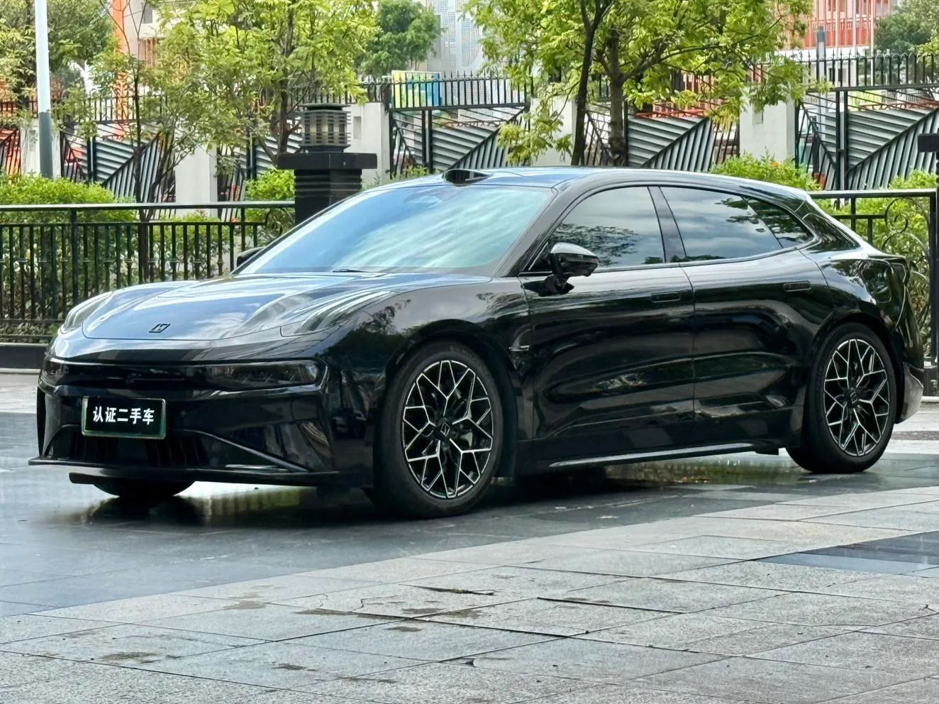 ZEEKR 001