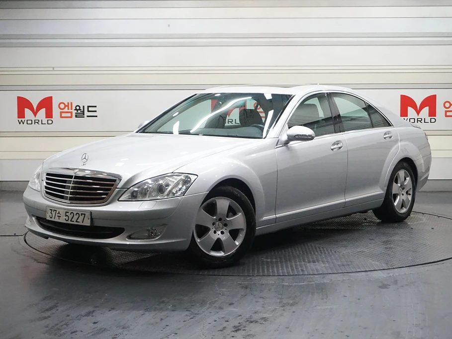 Mercedes-Benz S-Class W221