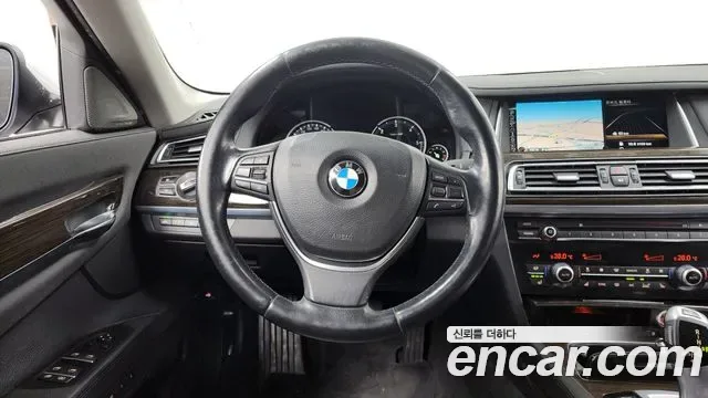 BMW 7-Series F01, 2014 — фото 13