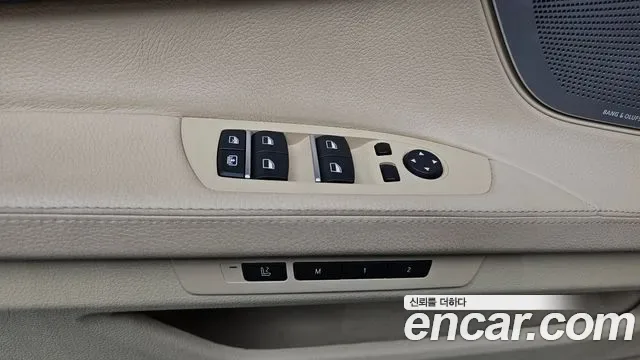 BMW 7-Series F01, 2013 — фото 35