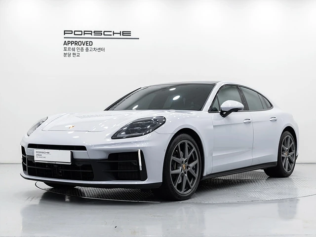 Porsche Panamera 976