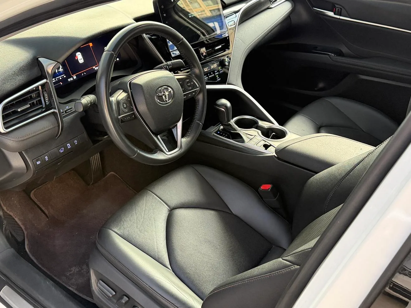 Toyota Camry, 2023 — фото 17