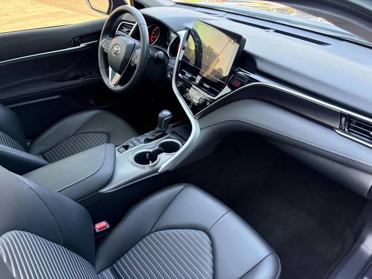 Toyota Camry, 2023 — фото 12