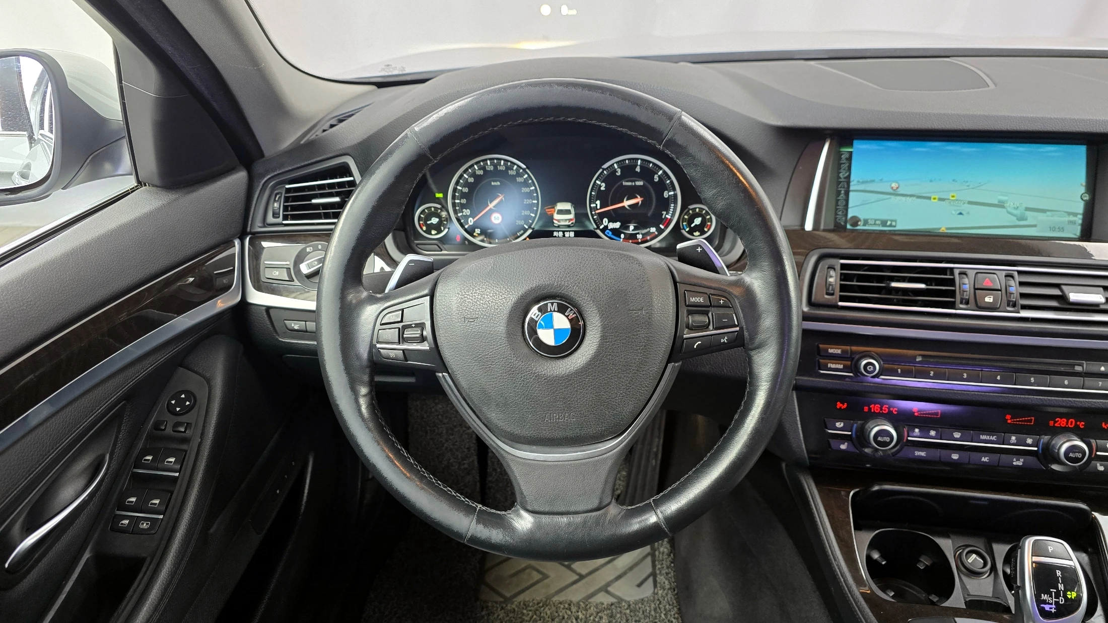 BMW 5-Series F10, 2013 — фото 13