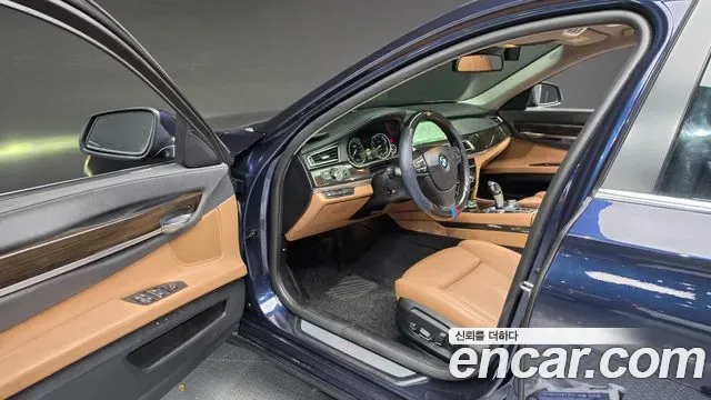BMW 7-Series F01, 2012 — фото 10