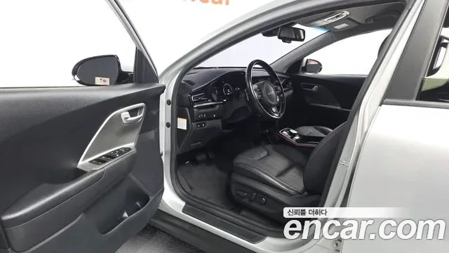 Kia Niro Plus, 2022 — фото 10