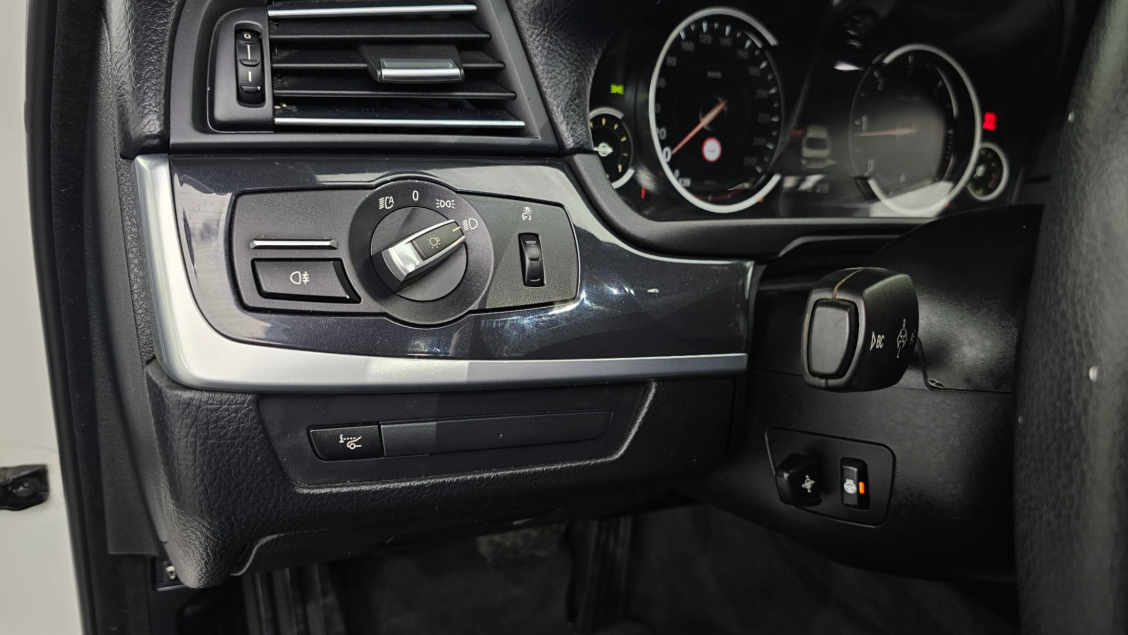 BMW 5-Series F10, 2013 — фото 18