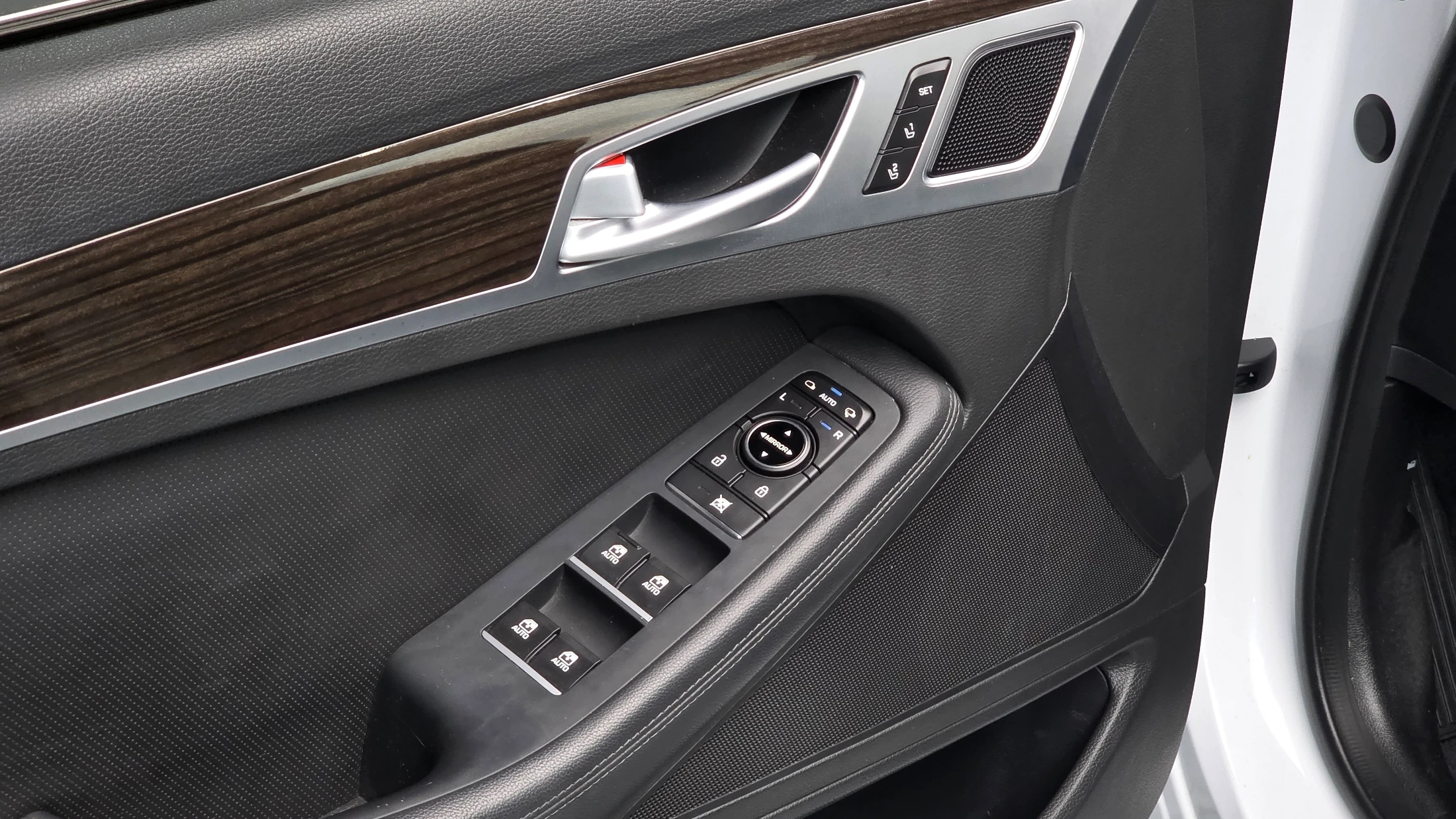 Genesis G80, 2016 — фото 17