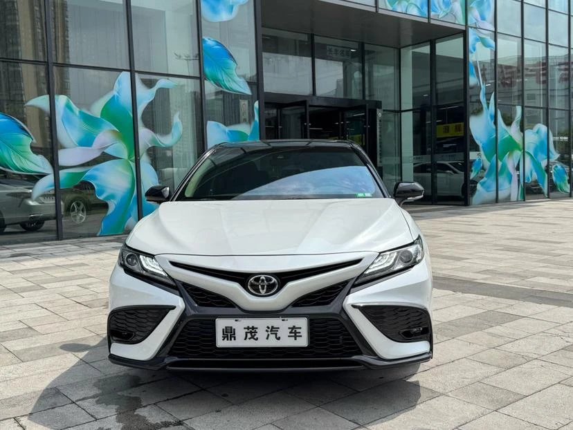 Toyota Camry, 2023 — фото 2