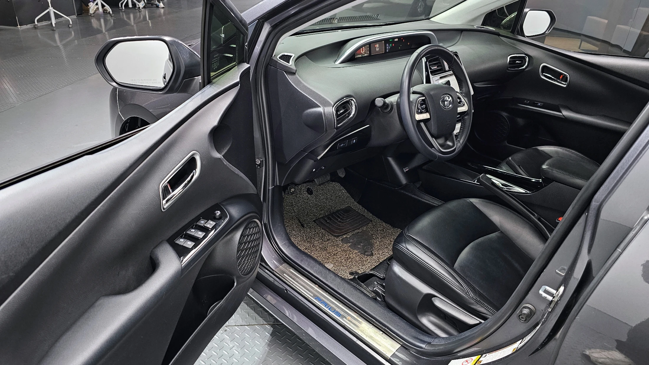 Toyota Prius, 2018 — фото 11