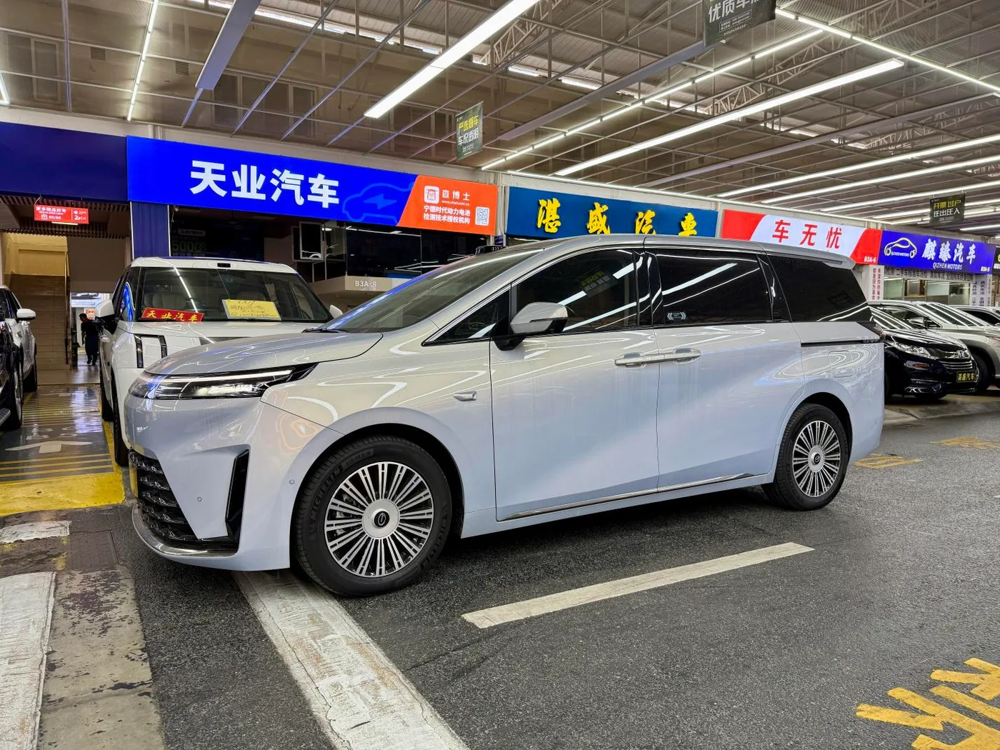 GAC Trumpchi Trumpchi E8 PHEV, 2026 — фото 4