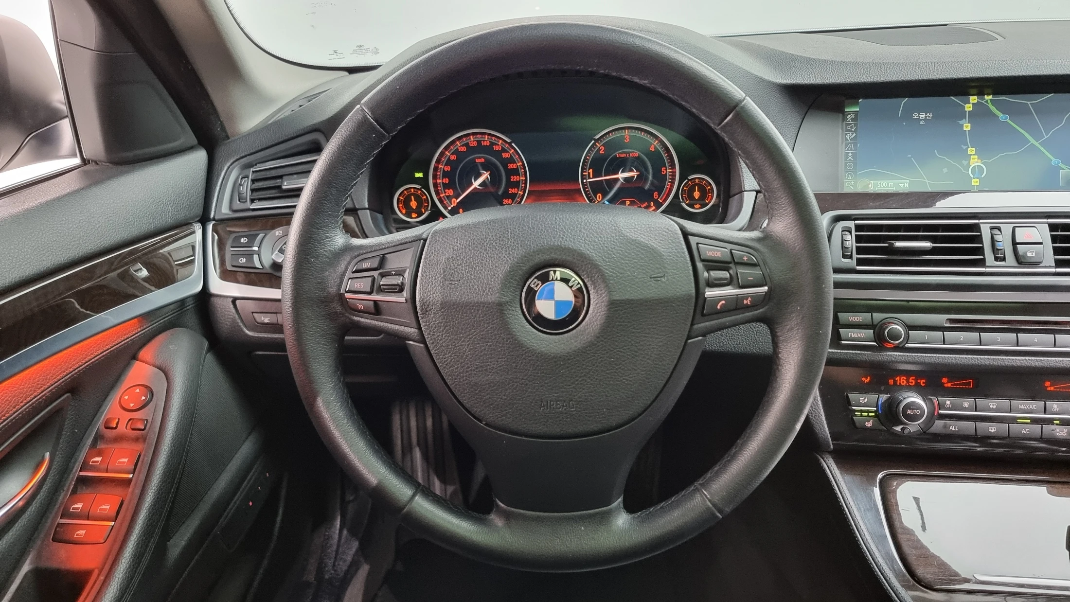 BMW 5-Series F10, 2013 — фото 16