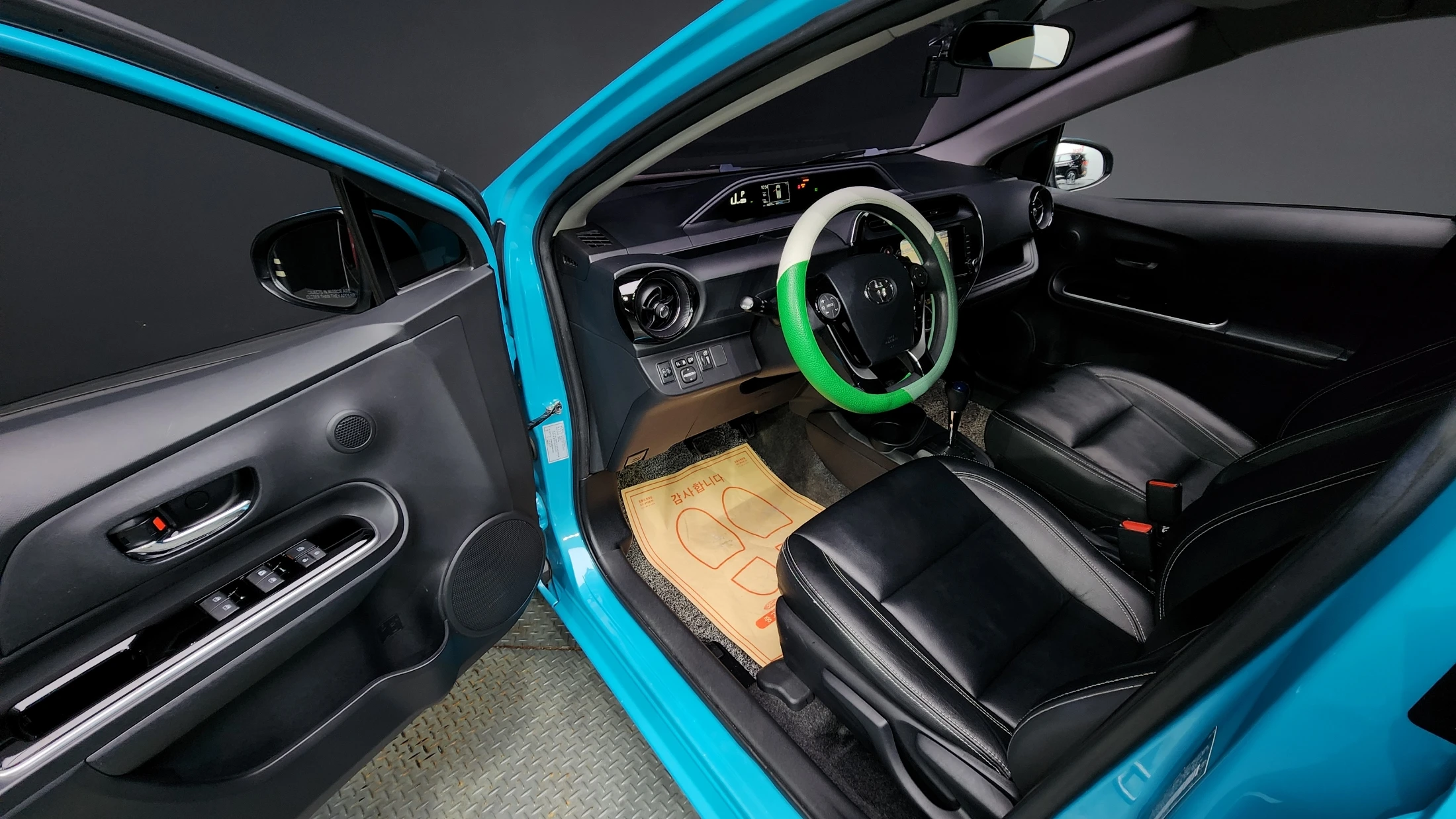 Toyota Prius C, 2018 — фото 10