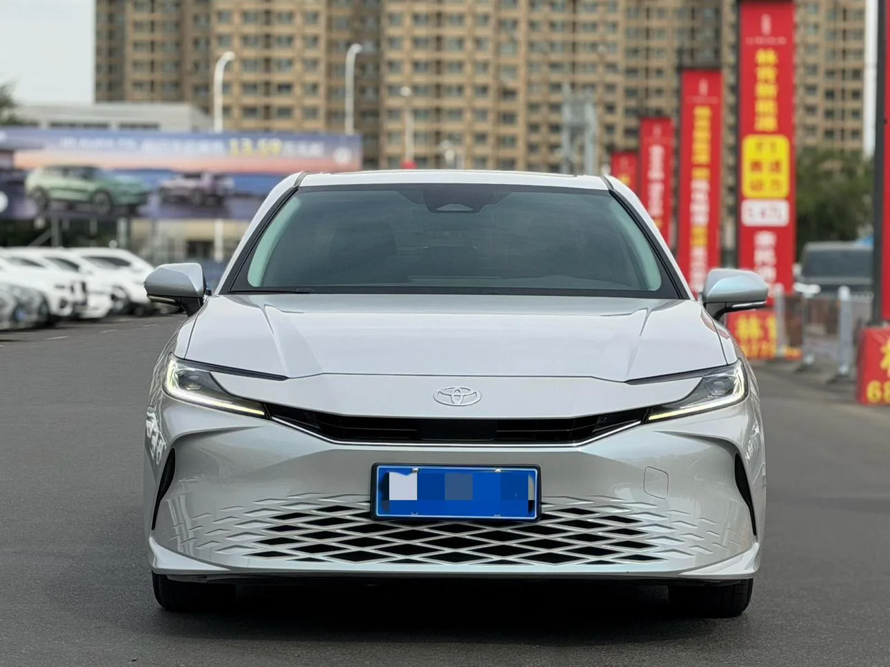 Toyota Camry, 2024 — фото 2