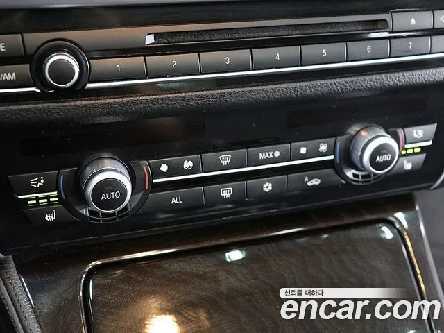 BMW 5-Series F10, 2011 — фото 10