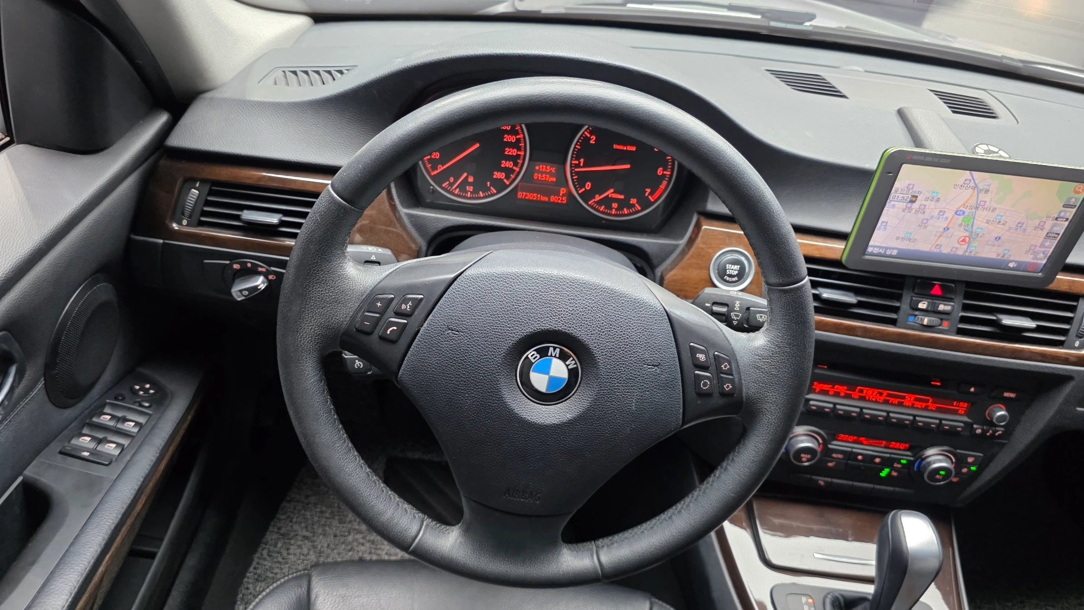 BMW 3-Series E90, 2011 — фото 13